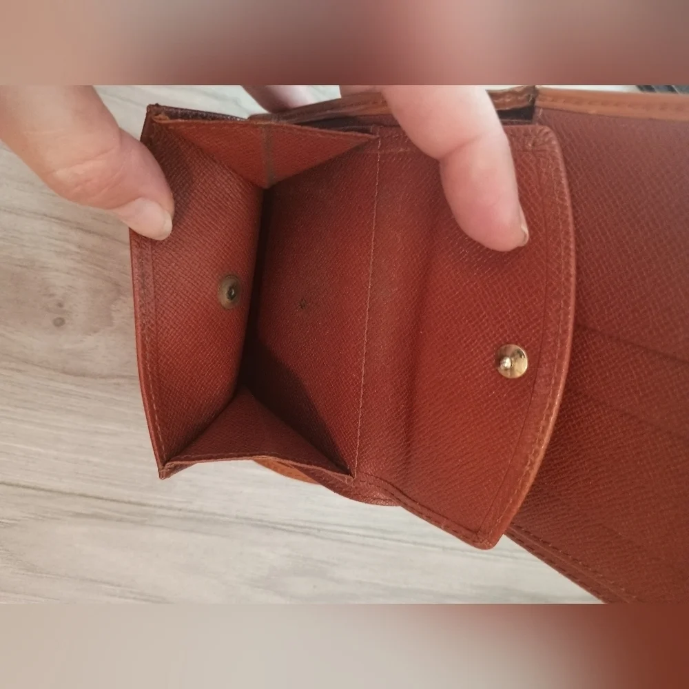 Louis Vuitton CHESNUT BIFOLD W/ Clasp